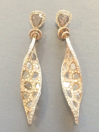 elizabeth-rodriguez-sag-awards-styling-l_dizen-by-payal-shah-diamond-earrings